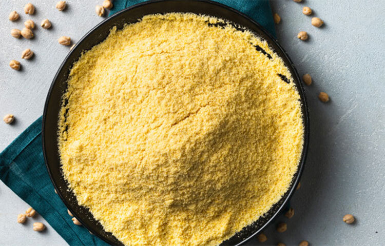 সুজি এবং বেসন আমাদের সকালের নাস্তার একটি প্রয়োজনীয় উপাদান। উভয় খাদ্যই কম ক্যালোরির এবং তাড়াতাড়ি পেট ভরায়। তবে মানুষ প্রায়শই বিতর্ক করে যে কোনটি ভালো। ছবি: সংগৃহীত