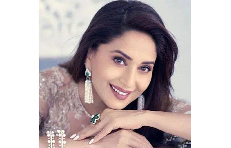 বলিউডের এক সময়ের প্রথম সারির নায়িকার সম্পত্তির পরিমাণও গগনচুম্বী। সংবাদ সংস্থা সূত্রে খবর, মাধুরীর মোট সম্পত্তির পরিমাণ প্রায় ২৫০ কোটি রুপি। ছবি: সংগৃহীত