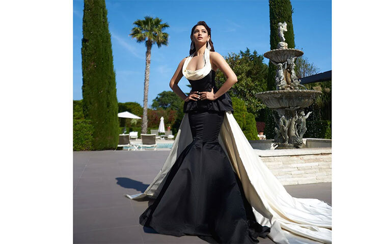 কালো গাউনে নজর কাড়লেন তামান্না ভাটিয়া। ছবি: সংগৃহীত