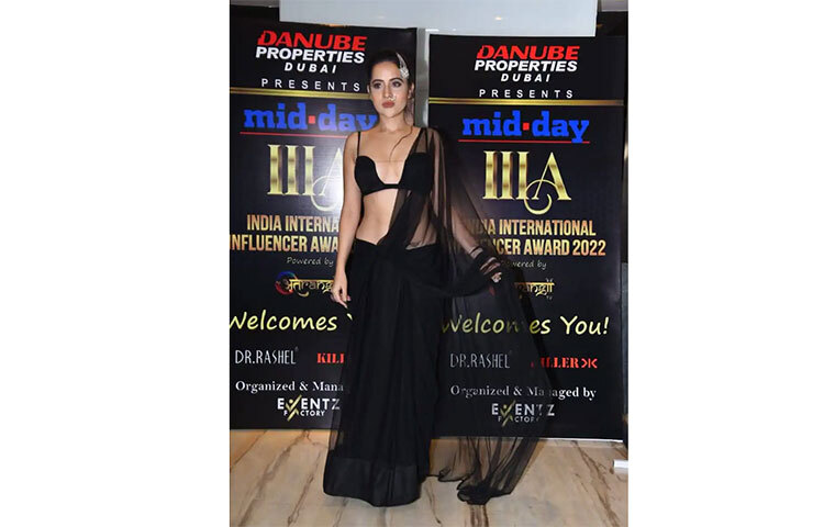 সম্প্রতি একটি অনুষ্ঠানে যোগ দিয়েছেন উরফি। যেখানে তিনি কালো নেটের শাড়িতে বোল্ডনেস যোগ করেছেন কয়েক গুণ! তিনি লাইমলাইট ছিনিয়ে নিয়েছেন মুহূর্তে। ছবি: সংগৃহীত