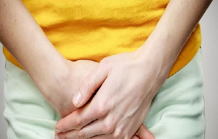 দিনে ১ থেকে ২ লিটার পানি পান করলে ৬ থেকে ৭ বার প্রস্রাব হতে পারে। আর সেটা স্বাভাবিকও। কিন্তু যদি ঘনঘন অথবা দিনে ১০ থেকে ১৫ বার প্রস্রাব হয়, তা কিন্তু একেবারেই স্বাভাবিক নয়। কারণ শরীরে জটিল রোগের ইঙ্গিত দিতে পারে এই সমস্যা। ছবি: সংগৃহীত