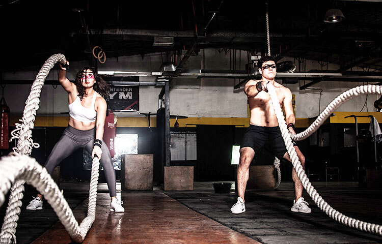 জিমে এমন অনেক মানুষকে হয়তো দেখতে পারেন যারা কিশোর বয়স থেকেই জিমে চলে এসেছেন। ফিটনেস নিয়মের চেয়েও জিমে যাওয়া একটি ফ্যাশন ট্রেন্ড হয়ে উঠেছে। ছবি: সংগৃহীত