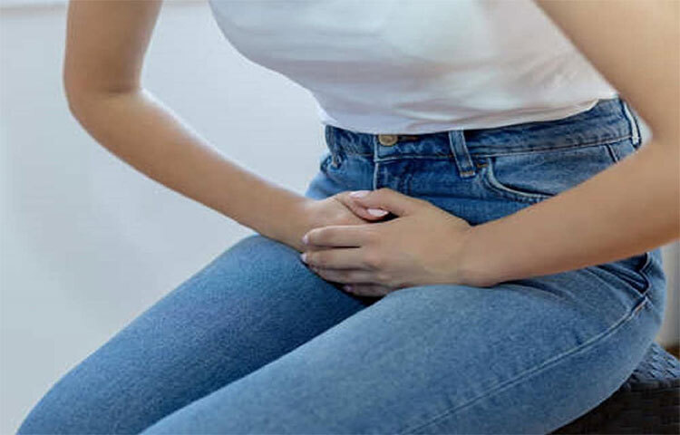 বেশ কিছু সময়ে মূত্রাশয়ে সংক্রমণের ফলে বারে বারে প্রস্রাব করার সময়ে সমস্যা দেখা দিতে পারে। বারেবারে মূত্র ত্যাগের প্রবণতা বাইরের সংক্রমণ শরীরে প্রবেশ করতে পারে, বড়সড় ঝুঁকি থেকেই যায়। ছবি: সংগৃহীত