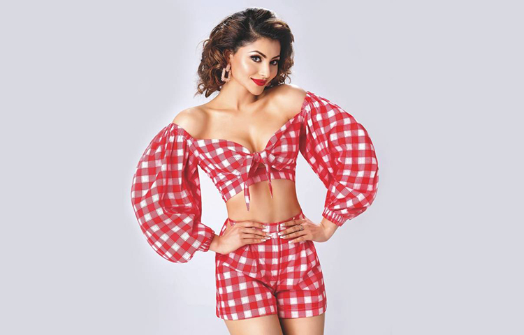 উর্বশীর মিষ্টি হাসি।