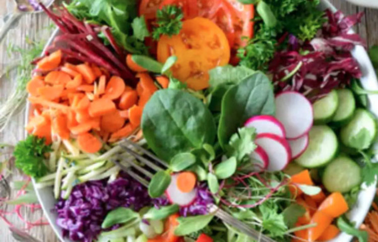 ক্লান্তিবোধ: আপনার শরীরে ক্লান্তিবোধ বাড়বে সবুজ শাক-সবজি কম খেলেই। কারণ শাক-সবজি আপনার শরীরে ফলিক অ্যাসিড জোগায়, আপনার ক্লান্ত হওয়া আটকায়।