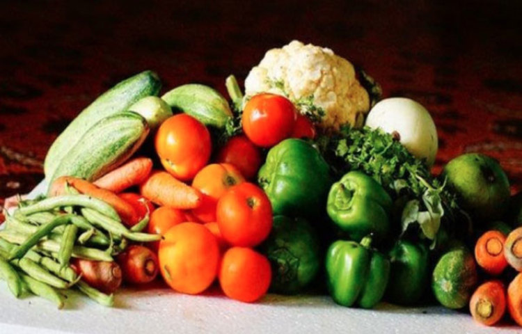 মাসল ক্র্যাম্প: শাক-সবজি কম খেলে পটাশিয়ামের অভাব দেখা দিতে পারে। আর তার ফলেই মাসল ক্র্যাম্প দেখা দেয়।