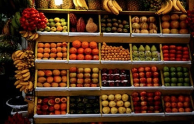 শাক-সবজি ফল পাতে না থাকলে কোষ্টকাঠিন্য হবেই। চিকিৎসকরা বলেন একজন পূর্ণবয়স্ক মানুষকে অন্তত ২৫ গ্রাম ফাইবার খেতেই হবে।