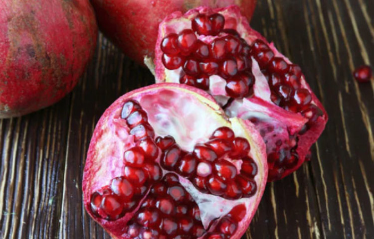 বিস্মৃতি: সবুজ-শাক সবজি না খাওয়ার ফলে ব্রেনের পুষ্টিও কমতে থাকে। এর ফলে ভুলে যাওয়ার মতো বিপজ্জনক লক্ষণও দেখা দিতে পারে।