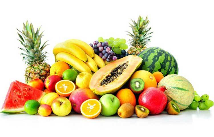 ফল: আপেল, কলা, লেবুর মতো ফল একসঙ্গে না রাখাই উচিত। প্রতিটি আলাদা আলাদা ঝুড়িতে রাখলে বেশিদিন টাটকা থাকবে, কালো হবে না। কলা একটু কাঁচা বা সবুজ অবস্থায় কিনলে কাঁদি থেকে বাদ না দিয়ে গোড়ার দিকটা ফয়েল পেপারে মুড়ে রেখে দিন। তাতে কলা একটুও কালো হয় না।