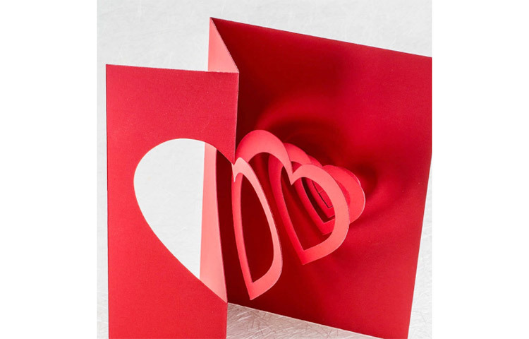 পপ-আপ কার্ড: অনেকেই এই দিনে সঙ্গীকে কার্ড উপহার হিসেবে দিয়ে থাকেন। কার্ড যদি হাতে বানিয়ে দেন, তাহলে মন্দ হয় না। এক্ষেত্রে পপ-আপ কার্ড দেয়া যেতে পারে। যে কোনো কার্ডে থ্রি-ডি এফেক্ট দিলেই হয়ে যায়। ছবি: সংগৃহীত