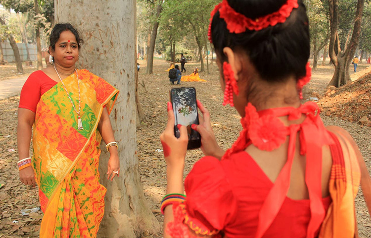 এমন দিনে ছবি না তুললে কী আর চলে!