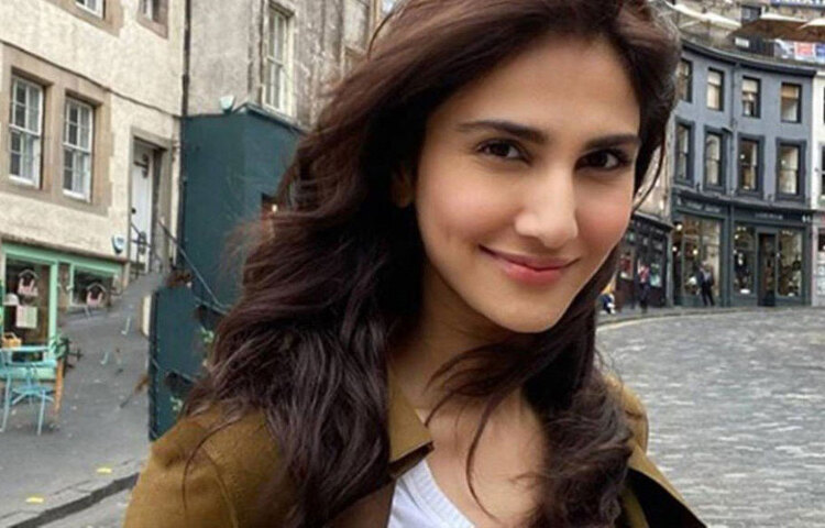 বেশ কিছু বিজ্ঞাপনের সুবাদে মডেলিংয়ের দুনিয়ায় পরিচিত মুখ হয়ে ওঠেন তিনি। তাকে দেখা গিয়েছিল যশরাজ ফিল্মসের মিউজিক ভিডিও ‘ম্যায়ঁ ইয়ার মনানা নি’-তেও। ‘ম্যাক্সিম’, ‘কসমোপলিটন’, ‘এল’, ‘ভোগ’সহ পৃথিবীর বিখ্যাত লাইফস্টাইল পত্রিকার প্রচ্ছদে জায়গা করে নিয়েছেন তিনি। ছবি: সংগৃহীত