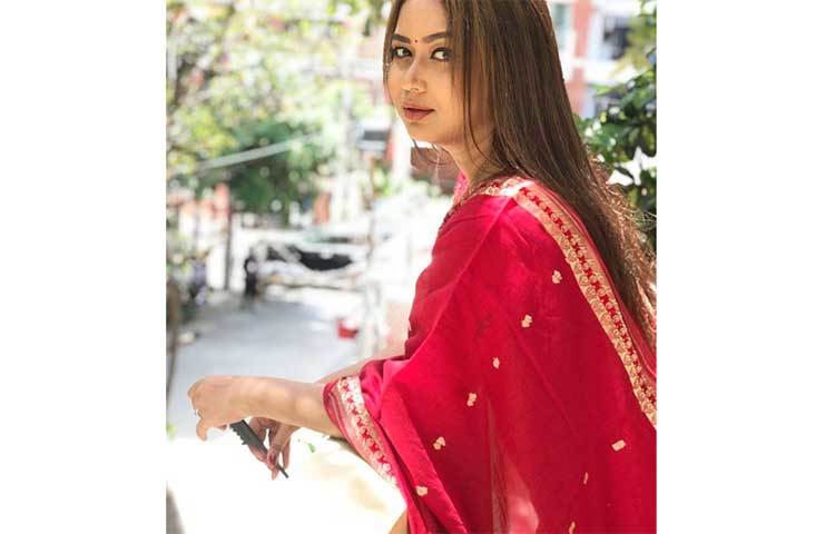 লাল পরি ভাবনা।