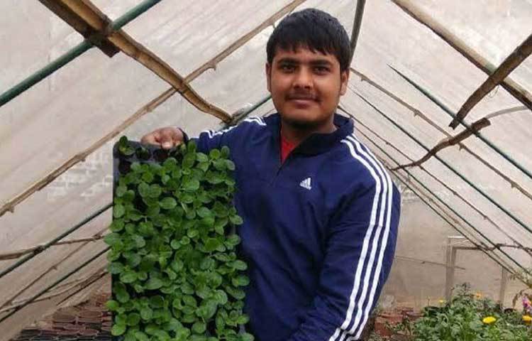 কাজের প্রতি যদি ভালোবাসা তৈরি না হয়, তা হলে যত টাকাই মাইনে পান না কেন, সে কাজে উত্সাহ আসে না। রোজ জোর করেই শরীরটাকে টেনে হিঁচড়ে অফিসে নিয়ে যেতে হয়। কিন্তু যদি এমন সুযোগ সামনে আসে, যেখানে টাকাও আছে আর ভালোলাগাও!