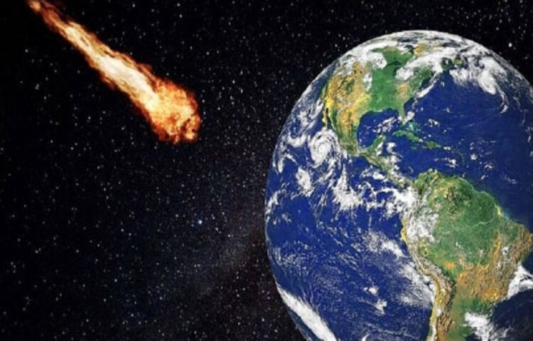 নাসার খবর অনুযায়ী, নতুন আবিষ্কৃত এই গ্রহাণুটি পৃথিবীর ১৩,০০০ মাইল, কিলোমিটারের হিসেবে ধরলে ২২,০০০ কিলোমিটারের মধ্যে চলে আসবে। বিজ্ঞানীরা জানিয়েছেন এই গ্রহাণু কয়েকটি কমিউনিকেশন উপগ্রহের নিচে ঘোরাফেরা করছে। বৃহস্পতিবার দক্ষিণ-পূর্বাঞ্চলের প্রশান্ত মহাসাগরের খুব কাছ দিয়ে এটি চলে যাবে। ভালো খবর এই যে, একবার চলে গেলে ২০৪১ সালের আগে এটি আর ফিরে আসবে না।