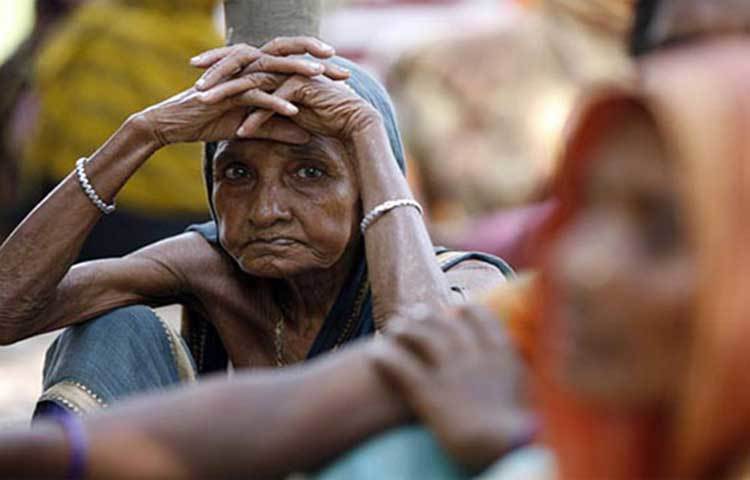 প্রবীণদের বিশেষ যত্ন: বয়স্কদের রোগ প্রতিরোধ ক্ষমতা দুর্বল থাকে যার কারণে বৃদ্ধ এবং পরিবারের অসুস্থ সদস্যদের বিশেষ যত্ন নেয়ার পরামর্শ দেয়া হচ্ছে।