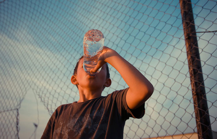 চিকিৎসকরা জানাচ্ছনে, শরীর সুস্থ ও স্বাভাবিক রাখতে হলে সঠিক সময়ে সঠিক পরিমাণে পানি পান করতে হবে।