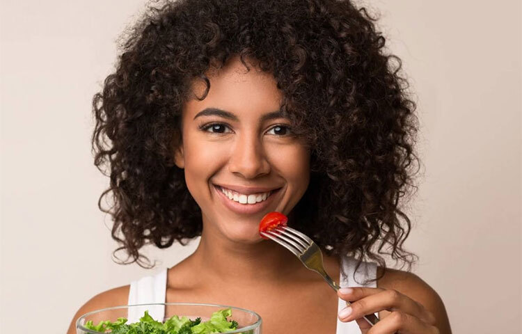 এতে ভুবন লিখেছেন, আমাদের ডায়েটে প্রচুর পানির পরিমাণ থাকে। সেটা স্বাস্থ্যকর। পানির পাশাপাশি তিনি স্যুপের কথাও লিখেছেন। সালাতের মাধ্যমেও প্রচুর পানি শরীরে যায়, সে বিষয়েও বলেছেন তিনি। ছবি: সংগৃহীত