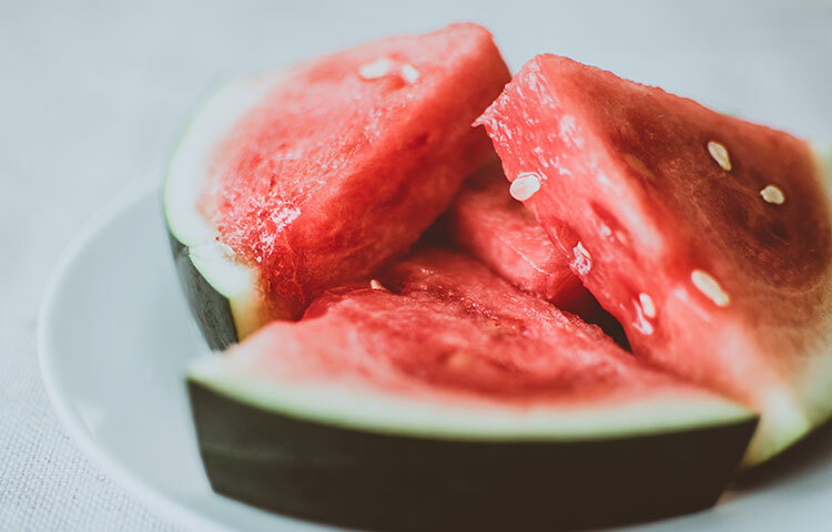 এই সাইট্রুলাইনের ফলে উৎপন্ন হয় নাইট্রিক অক্সাইড। তার ফলে উচ্চরক্তচাপ নিয়ন্ত্রিত হয়। তরমুজ ডিটক্স করতে সাহায্য করে। প্রতিরোধ করে ইনফ্লেম্যাশন। ছবি: সংগৃহীত