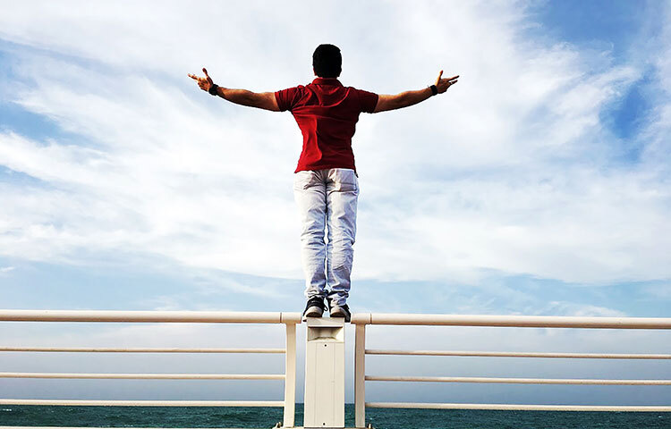 ওজন বাড়লে টাইপ টু ডায়াবেটিস ও হৃদরোগের ঝুঁকি অনেকটাই বেড়ে যায়। বিশেষজ্ঞরা বলছেন, ওজন বৃদ্ধি ঠেকাতে কাজের ফাঁকে উঠে পড়ে একটু হাঁটাহাঁটি বা বাড়ির কোনো কাজ করুন। ছবি: সংগৃহীত