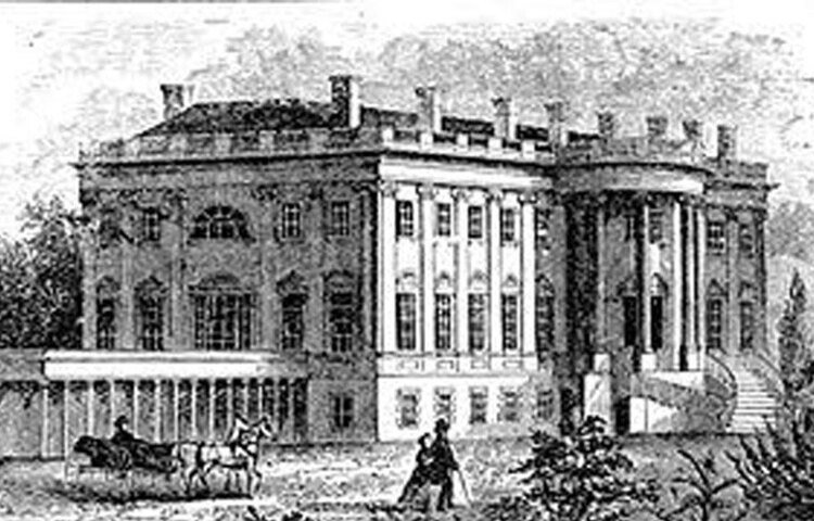 হোয়াইট হাউসে বিস্তৃত সুইমিং পুল আছে। এ ছাড়া আরও একটি পুল তৈরি হয়েছিল প্রয়াত প্রেসিডেন্ট রুজভেল্টের আমলে। ইন্ডোর সেই পুল বর্তমানে আছে জেমস এস ব্র্যাডি প্রেস ব্রিফিং রুমের নিচে। অথচ শুনতে আশ্চর্য লাগলেও এই অত্যাধুনিক ভবন প্রথম প্রায় ১০০ বছর ছিল বিদ্যুৎহীন।