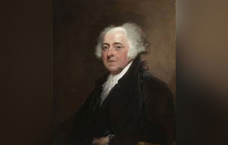 ১৮০০ খ্রিস্টাব্দের ১ নভেম্বর আমেরিকার দ্বিতীয় প্রেসিডেন্ট জন অ্যাডামস প্রথমবার এই ভবনে থাকতে শুরু করেন। ১৮১২ খ্রিস্টাব্দে গ্রেট ব্রিটেন এবং তার সহযোগী দেশগুলোর বিরুদ্ধে আমেরিকার যুদ্ধ শুরু হয়। যুদ্ধের জেরে ১৮১৪ খ্রিস্টাব্দে এই ভবনে আগুন লাগিয়ে দেয় ব্রিটিশ বাহিনী।