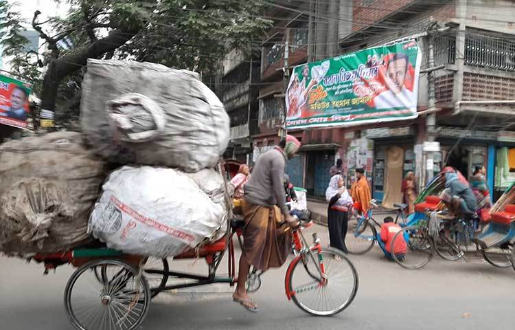 কনকনে শীতে ফাঁকা হয়ে আছে ব্যস্ততম এই রাস্তা। ছবি: জাগো নিউজ
