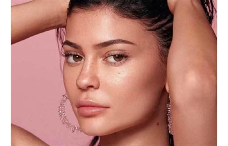 অবশ্যই প্রতিদিন এই সময় নিয়ম করে সান স্ক্রিন লোশন ব্যবহার করুন।