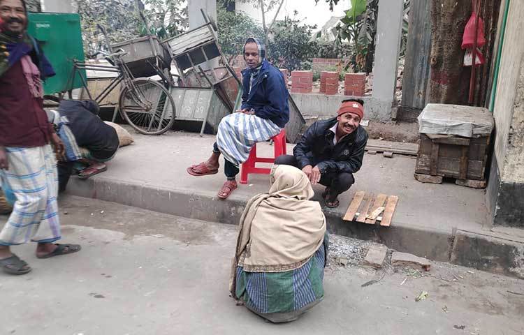 চলছে শীতের গল্প। ছবি: জাগো নিউজ