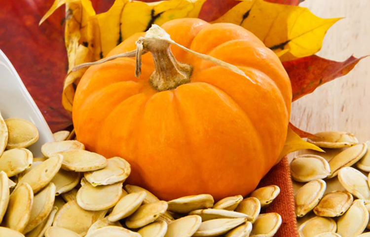 কুমড়োর বীজ: কুমড়োর বীজে রয়েছে জিঙ্ক এবং ওমেগা-৩ ফ্যাটি অ্যাসিড। যা নারী পুরুষ উভয়ের ক্ষেত্রেই উপযোগী।