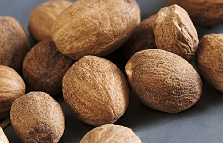 জায়ফল: জায়ফলের ভেতরের শক্ত দানা গুঁড়ো করে খেলে ইনফেকশন এবং বাত ও গেঁটে বাতের ব্যথায় খুবই উপকারী। জায়ফল খাওয়ায় রুচি বাড়াতেও সাহায্য করে, তবে পরিমাণে খুবই কম খেতে হয় অর্থাৎ মাত্র এক চিমটে।