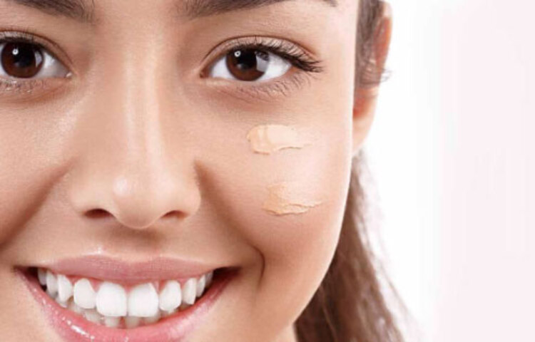 শীতকালে মেকআপ করার সময় লিক্যুইড ফাউন্ডেশন ব্যবহার করবেন না, ক্রিম ফাউন্ডেশন ব্যবহার করুন।