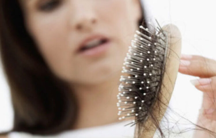 শীতকালে কখনোই ভেজা চুলে বাইরে বের হবেন না, চুলের আর্দ্রতা নষ্ট হয়ে যায়, চুল ভেঙে পড়ে। স্নানের পরএবং প্রতিবার মুখ ধোয়ার পর ভেজা অবস্থায় ময়েশ্চারাইজার বা লোশন ব্যবহার করুন। এতে ত্বকের আর্দ্রতা বজায় থাকবে।