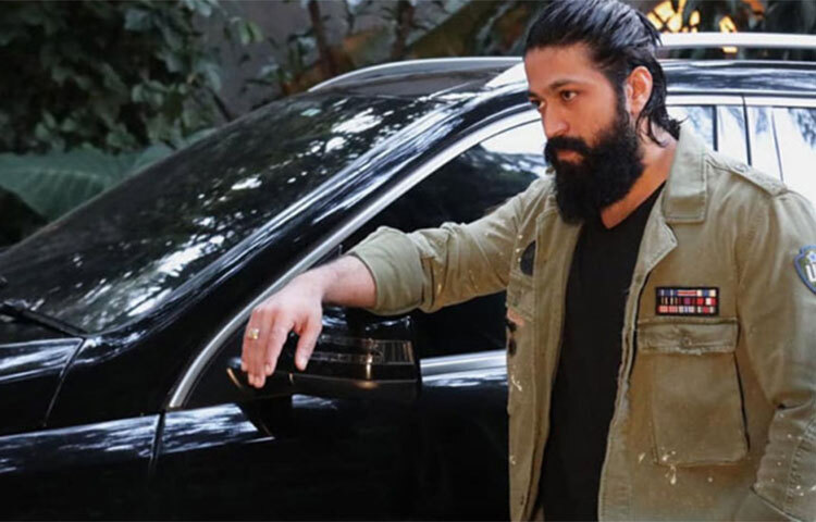 সূত্রের খবর, সম্প্রতি কয়েকটি দামি গাড়ি কিনেছেন যশ। বেঙ্গালুরু শহরের বুকে একটি বিলাসবহুল ডুপ্লেক্স বাড়িও কিনেছেন। ছবি: সংগৃহীত