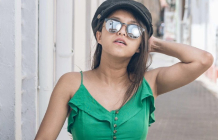 ১৯৯৩ সালের ৩০ শে জুলাই শ্রীলঙ্কার কলোম্ব শহরে জন্মগ্রহণ করেন গায়িকা ইয়োহানি। বর্তমান সময়ে সিংহলি ভাষার এই গানই মন কেড়েছে নেটিজেনদের। ছবি: সংগৃহীত