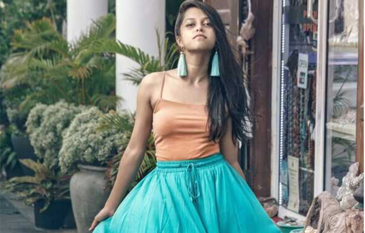 ইয়োহানির বাবা পেশায় ইয়োহানির বাবা একজন আর্মি অফিসার এবং মা একজন বিমানবালা। বোন শিবিন্দ্রী ডি সিলভাকে নিয়েই তাদের পরিবার। ছবি: সংগৃহীত