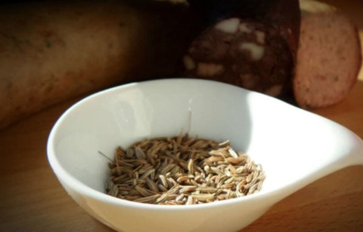 এক গ্লাস পানিতে পরিমাণ মতো জিরা ভিজিয়ে সেই পানি পান করা শুরু করুন। আপনার যদি হজমের সমস্যা থাকে, যদি বদহজম হয়ে থাকে, তাহলে আজকেই সেই সমস্যা মিটে যাবে।