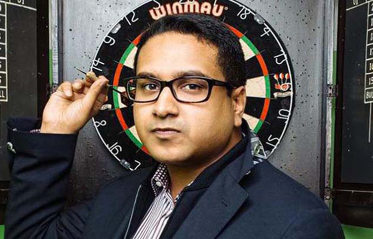 আইসিসি জানিয়েছে, অভিযুক্ত জুয়াড়ির নাম দীপক আগরওয়াল। আন্তর্জাতিক ক্রিকেট মহলে পরিচিত দীপক আদতে হরিয়ানার সোনপতের বাসিন্দা ছিলেন। এখন থাকেন দুবাইয়ে। ভারতে একটি ক্রিকেট অ্যাকাডেমিও চালান তিনি।