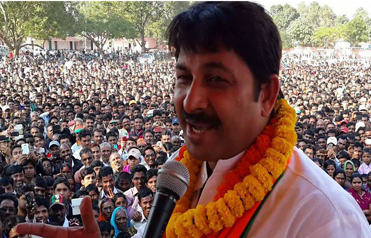 এরপর ভোজপুরি ছবির আর এক নায়ক মনোজ তিওয়ারির সঙ্গেও নাগমার ঘনিষ্ঠতা ছিল বলে গুঞ্জন শোনা যায়। ভোজপুরি ইন্ডাস্ট্রিতে রবির প্রতিদ্বন্দ্বী মনোজ। তবে মনোজ তিওয়ারির সঙ্গেও নিজের সব সম্পর্ক অস্বীকার করেন নাগমা।