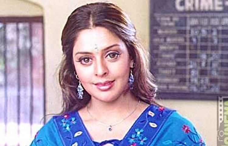 অভিজাত বংশে জন্ম নিয়ে গর্বিত ছিলেন নাগমা। বাবা, অরবিন্দ মোরারজির সঙ্গে নাগমার সম্পর্কও ছিল খুব ভালো।