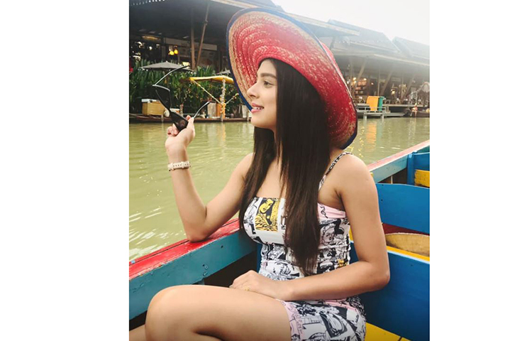 অদ্রিজার নৌ ভ্রমণ।