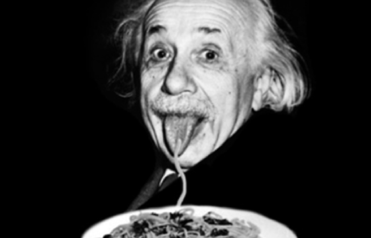 স্প্যাগেটি খেতে দারুণ ভালবাসতেন তিনি। শুধু ভালোলাগার জন্যই যে স্প্যাগেটি খেতেন তা-ই কিন্তু নয়। সারা শরীরের ২০ শতাংশ এনার্জি প্রয়োজন ব্রেনের। আর আইনস্টাইনের মতে, স্প্যাগেটির কার্বোহাইড্রেট ব্রেনের জন্য খুব ভালো এনার্জির উৎস।