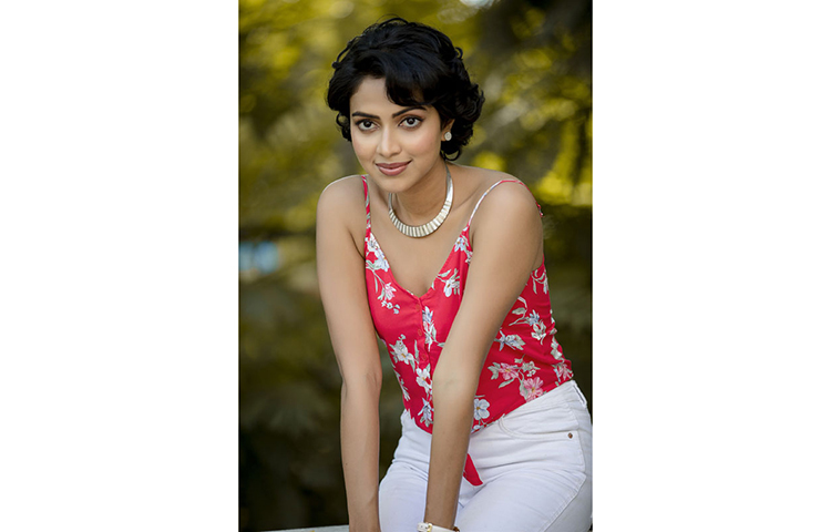 মডেলিং দিয়ে ক্যারিয়ার শুরু করেছিলেন আমালা পাল।