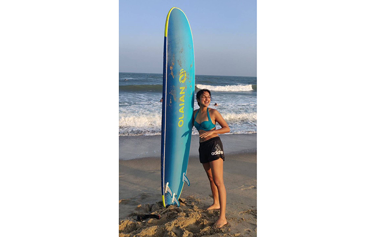 আমালা পাল তামিল ছাড়াও তেলেগু ও মালায়ালাম ভাষার ছবিতেও অভিনয় কেরছেন।