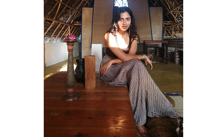 তামিল সিনেমায় অভিনয় করে তিনি মূলত দর্শকদের মাঝে জনপ্রিয়তা লাভ করতে চান।