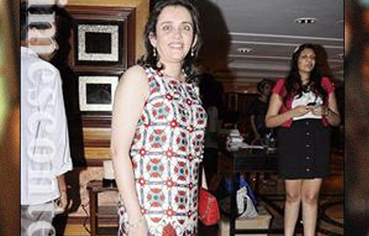 আজকাল যখন সকলেই কমবেশি সোশ্যাল মিডিয়ায় থাকেন, মমতা দালাল কিন্তু একেবারে আলাদা। এখনও পর্যন্ত তার কোনো সোশ্যাল মিডিয়া পেজও নেই।