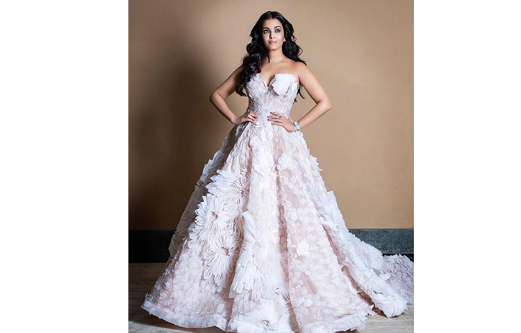 ইতালির রোমে ওই ছবির ফটোশ্যুট করেন ঐশ্বরিয়া রাই বচ্চন।