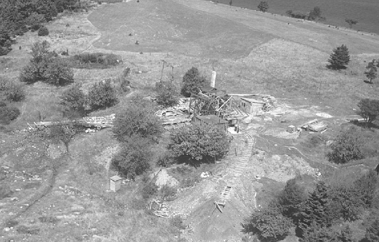 তবে এ খবর যত ছড়িয়ে পড়েছে, গুপ্তধন খুঁজতে বহু লোক এসেছেন। বহু বড় বড় কোম্পানি ঘুরে গিয়েছে এই দ্বীপে। ওই জায়গায় বহু খোঁড়াখুঁড়ি চলেছে। ৩০ ফুট থেকে সেই গর্ত ৯০ ফুট পর্যন্ত খোড়া হয়েছে। কিন্তু কিছুই উদ্ধার করা যায়নি। একইভাবে প্রতি ১০ ফুট অন্তর কাঠের স্তর পাওয়া গিয়েছে শুধু।