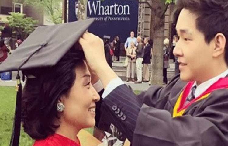 হংকংয়ের স্কুলেই এরিকের পড়াশোনা। পেনসিলভেনিয়ার হোয়ারটন স্কুল থেকে অর্থনীতিতে ডিগ্রি অর্জন করেন তিনি। বেজিংয়ের সিনহুয়া বিশ্ববিদ্যায়ের স্কলার ছিলেন তিনি।