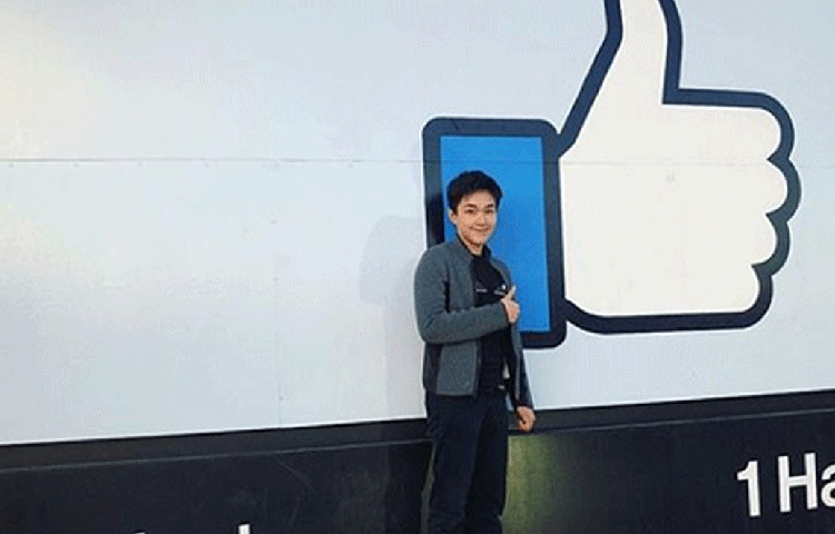 বিলিয়নিয়ার হওয়ার পর কেমন জীবন কাটাচ্ছেন এরিক? তার বিলাসবহুল জীবনের পরিচয় সোশ্যাল মিডিয়া থেকেই পাওয়া যায়।